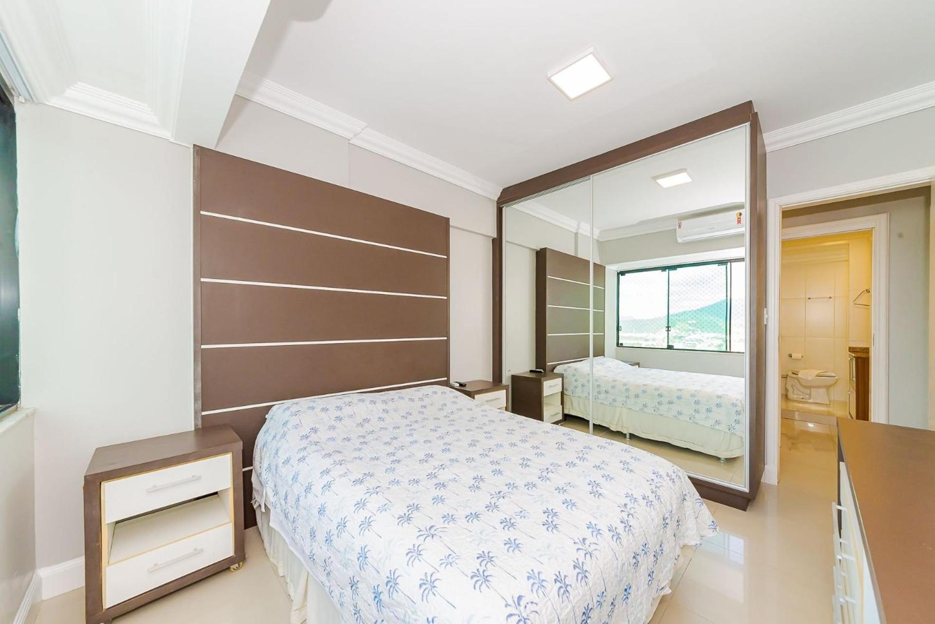 Apto Amplo 1Suite Mais 2Quartos - Quadra Mar 50M Da Praia - Somente Familiares Balneário Camboriú エクステリア 写真