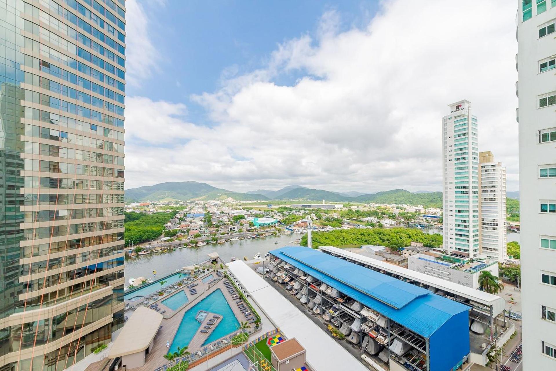 Apto Amplo 1Suite Mais 2Quartos - Quadra Mar 50M Da Praia - Somente Familiares Balneário Camboriú エクステリア 写真