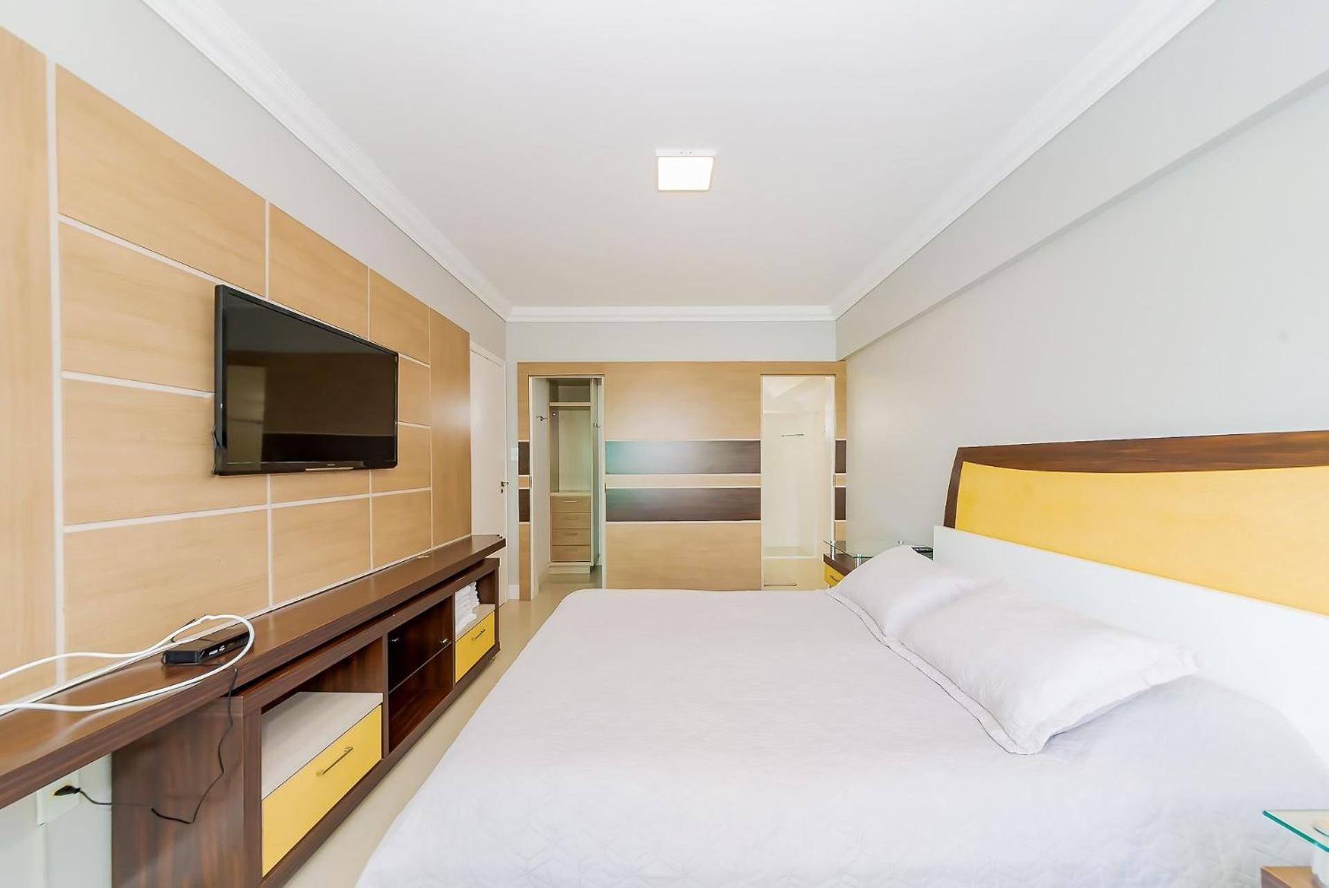 Apto Amplo 1Suite Mais 2Quartos - Quadra Mar 50M Da Praia - Somente Familiares Balneário Camboriú エクステリア 写真