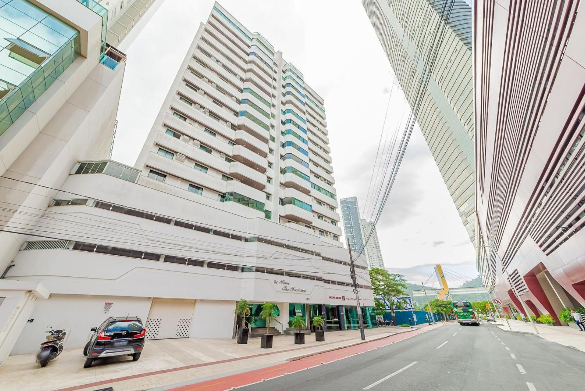 Apto Amplo 1Suite Mais 2Quartos - Quadra Mar 50M Da Praia - Somente Familiares Balneário Camboriú エクステリア 写真